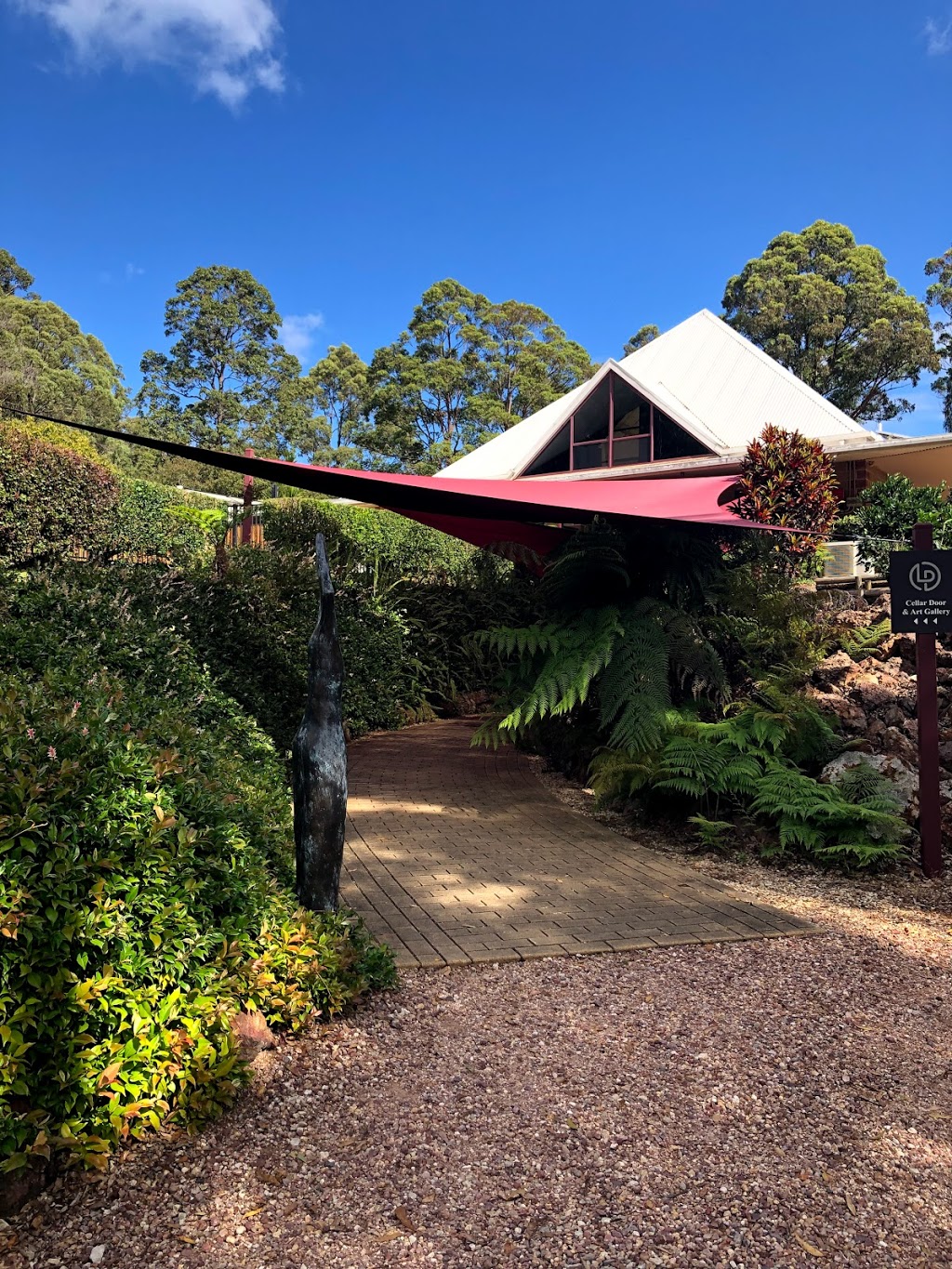 Long Point Vineyard & Art Gallery | art gallery | Long Point Drive (Off Houston Mitchell), Cooinda Pl, Lake Cathie NSW 2445, Australia | 0265854598 OR +61 2 6585 4598