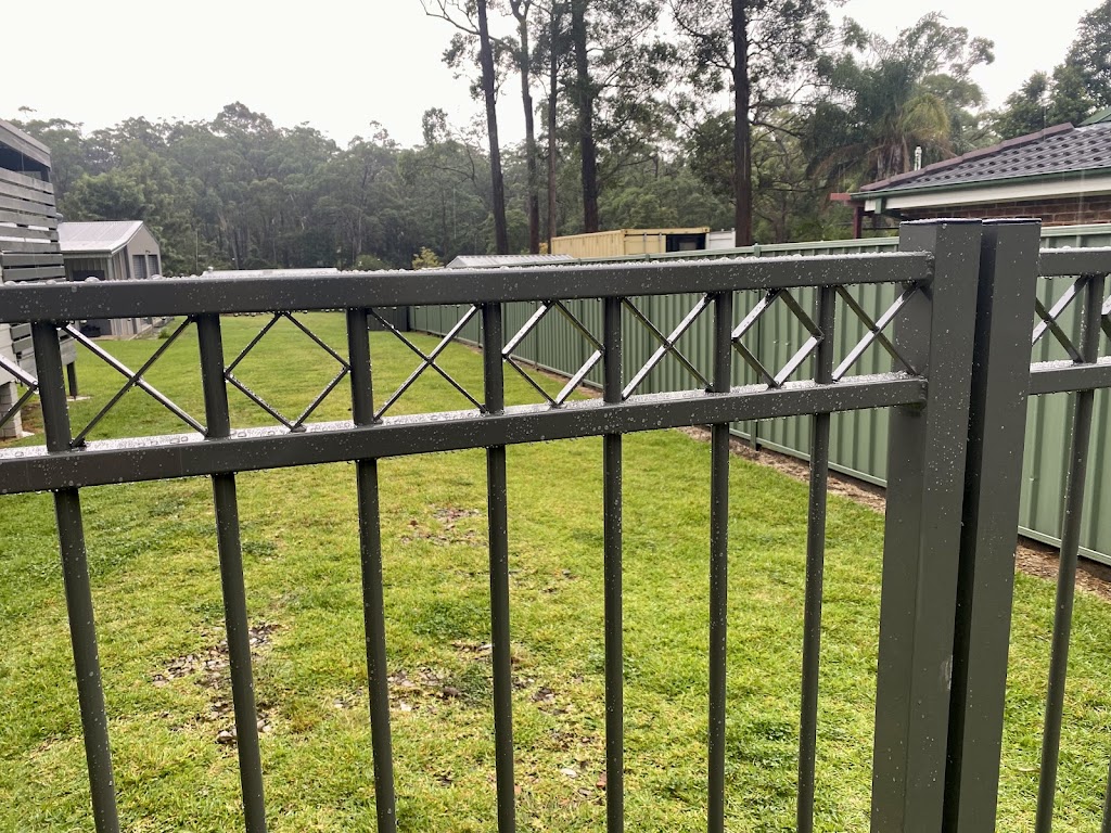 Dolphin Bay Fencing | 18 Pangari Cres, St Georges Basin NSW 2540, Australia | Phone: 0402 312 106