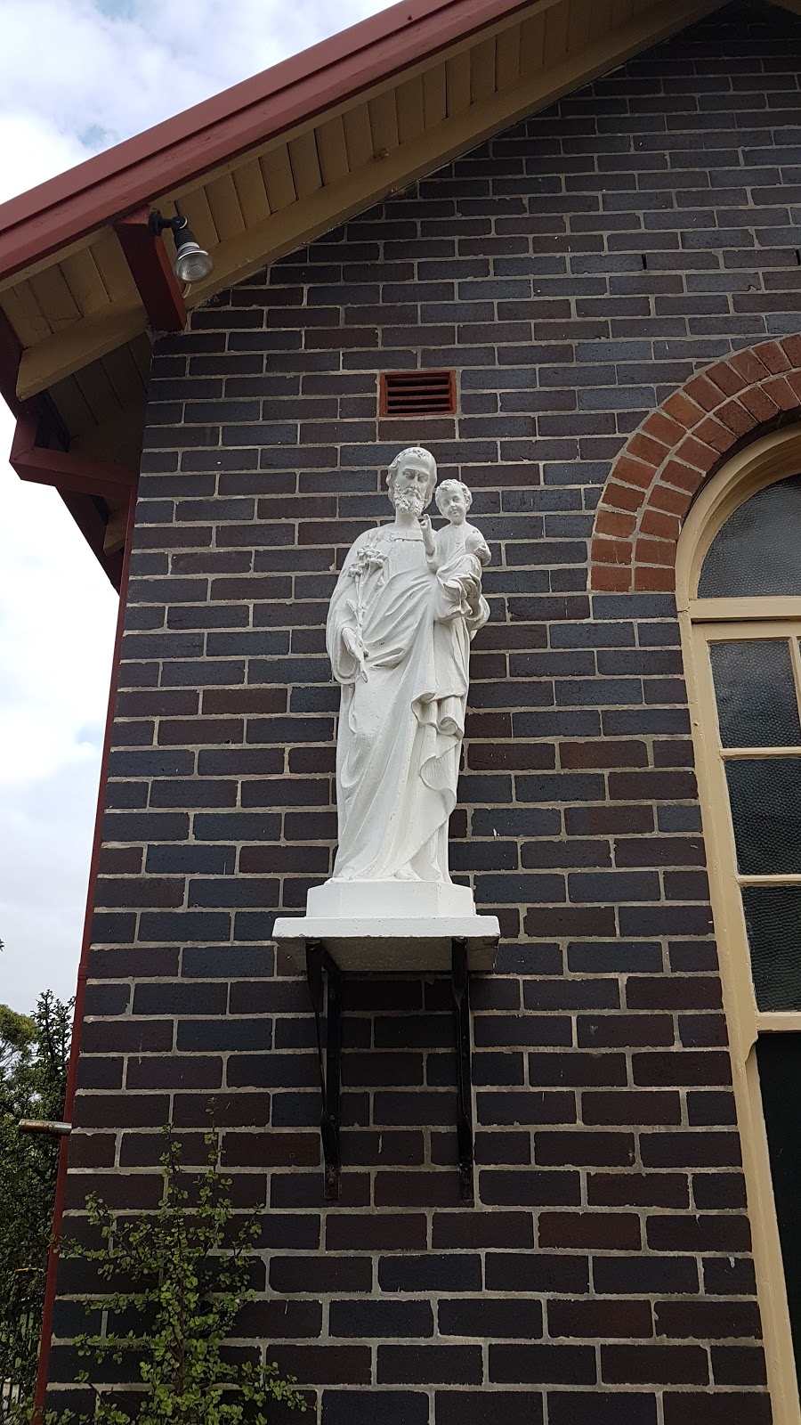 St. Joseph’s Catholic Church, Rosebery | 74 Rosebery Ave, Rosebery NSW 2018, Australia | Phone: (02) 9663 5343
