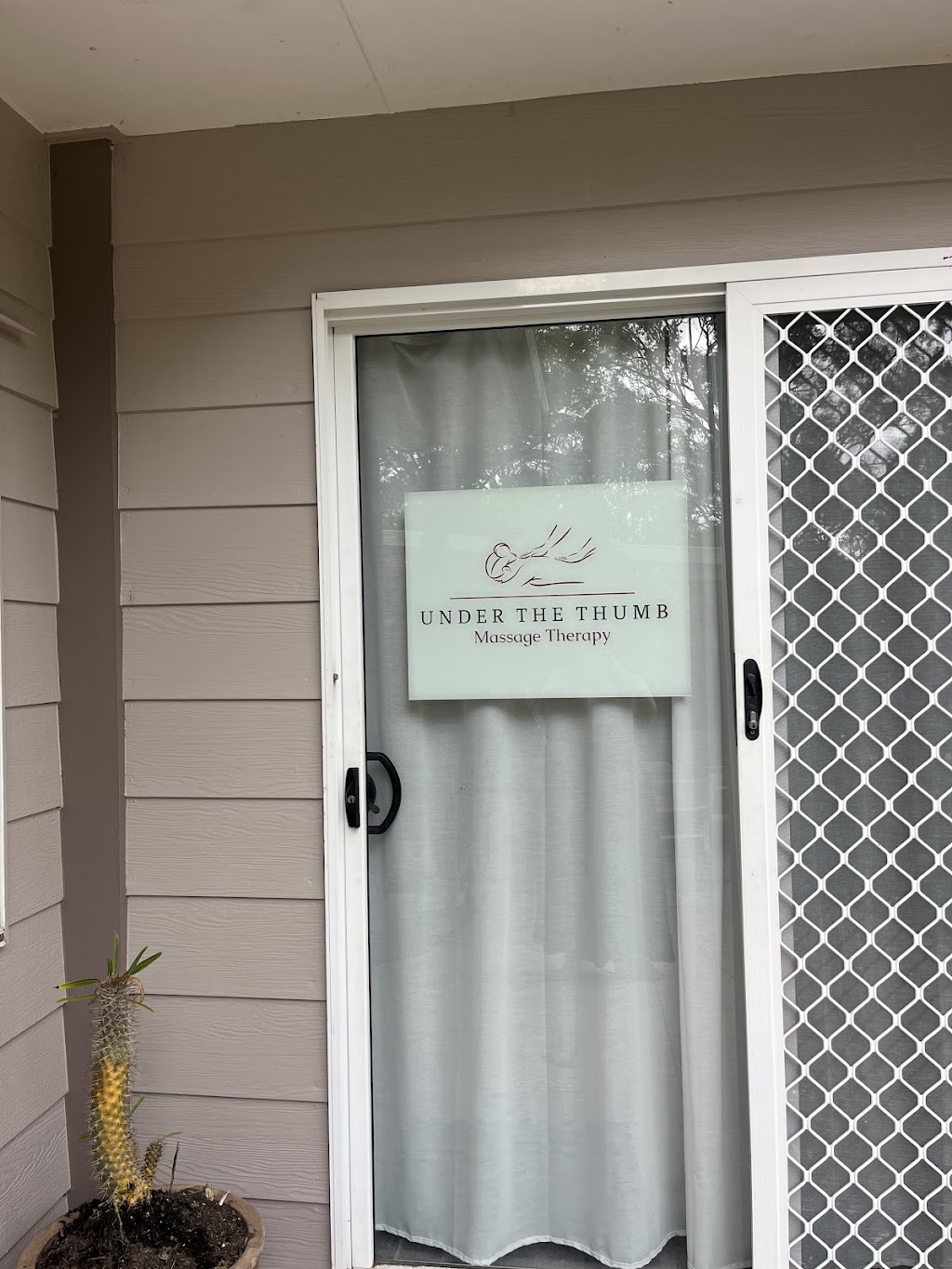 Under the thumb | 2 Cottonwood Ct, Capalaba QLD 4157, Australia | Phone: 0429 192 303