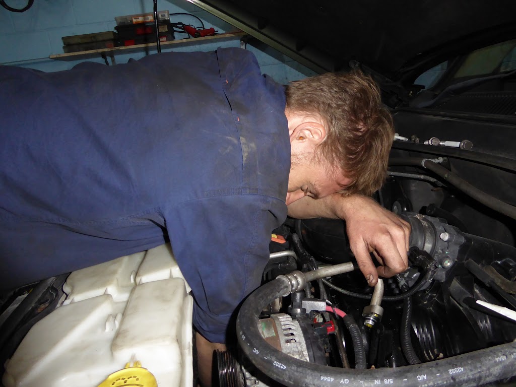 Greasy Rhys Mechanical Repair Shop | car repair | 3/666 Gympie Rd, Lawnton QLD 4501, Australia | 0738810952 OR +61 7 3881 0952