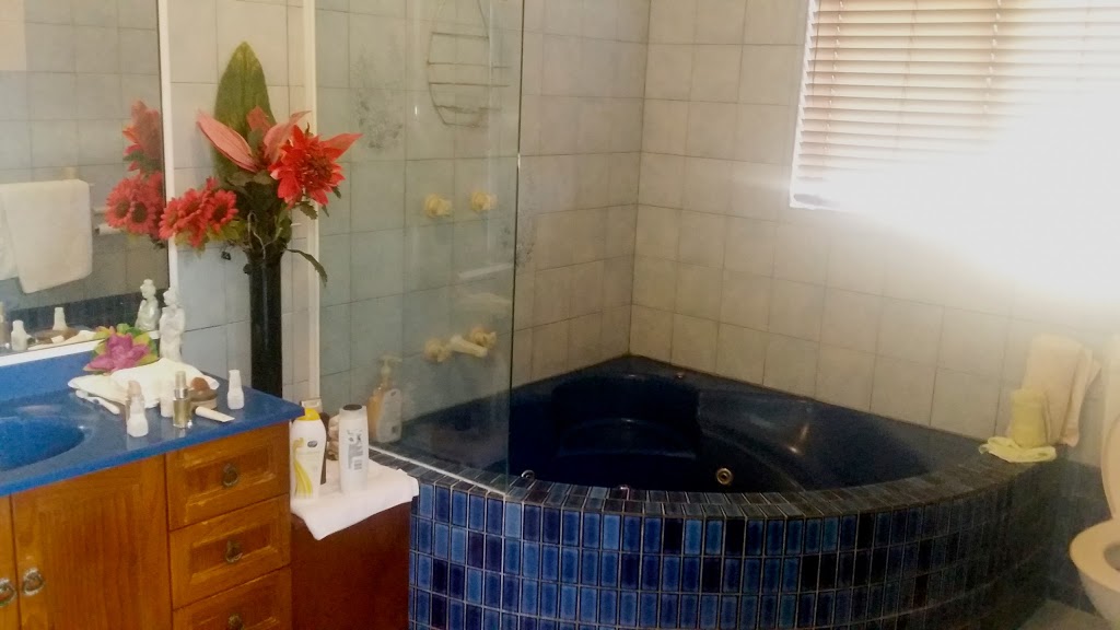 Sarina Beach B&B | 26 Captain Blackwood Dr, Sarina Beach QLD 4737, Australia | Phone: (07) 4956 6299