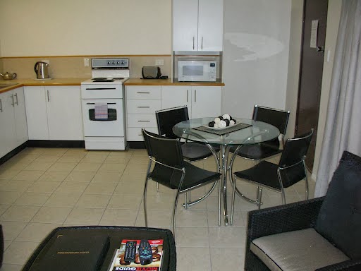 Palm View Holiday Apartments | 1 Howard St, Bowen QLD 4805, Australia | Phone: (07) 4785 1415