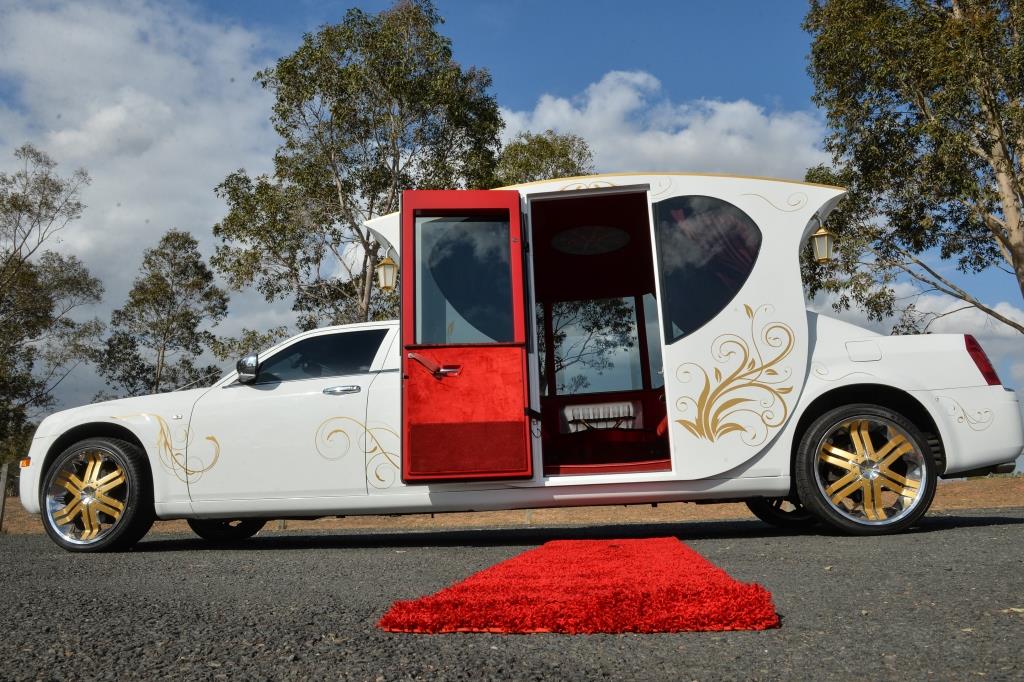 Crown Limousine | 289 Mimosa Rd, Greenfield Park NSW 2176, Australia | Phone: 0412 654 255