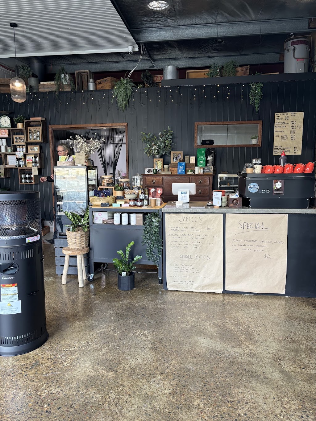 Mr Bold Next Door | Unit 1A/4 Hopkins Pl, Narooma NSW 2546, Australia | Phone: 0437 279 839