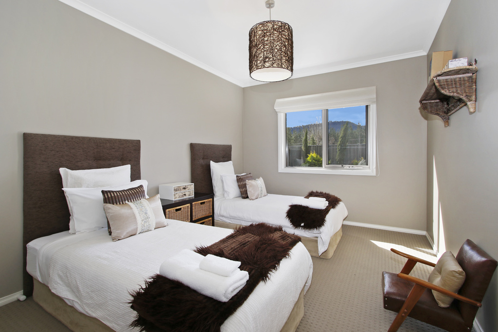 COLLINS RETREAT | lodging | 2 Louie Ct, Bright VIC 3741, Australia | 1300551117 OR +61 1300 551 117