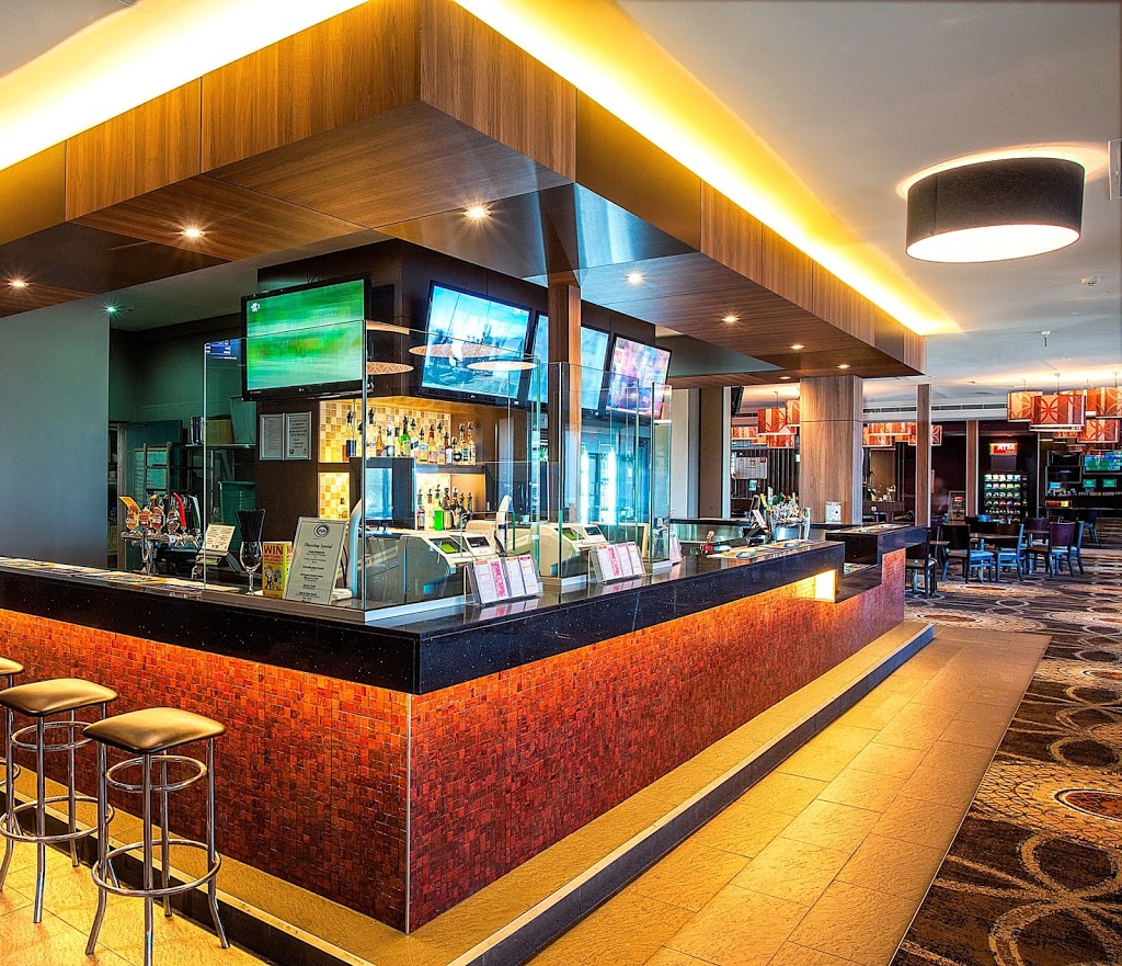 Magpies Sporting Club Mackay | restaurant | 1 Glenella Rd, Glenella QLD 4740, Australia | 0749656100 OR +61 7 4965 6100