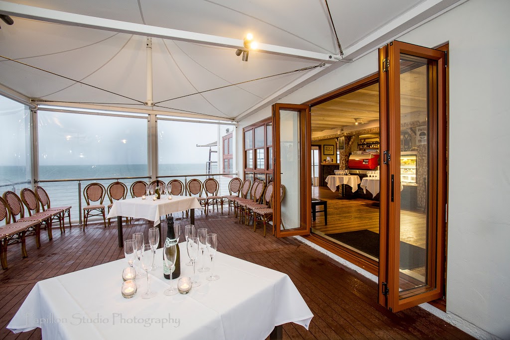 The Lighthouse Restaurant | restaurant | 237 Shore St N, Cleveland Point QLD 4163, Australia | 0732865555 OR +61 7 3286 5555
