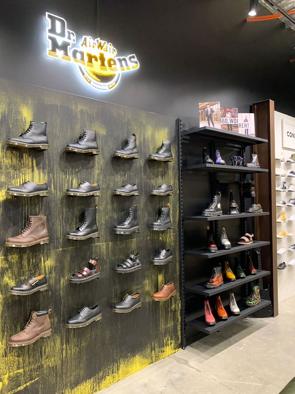 The Sneaker Lounge | shoe store | Shop 58 Park Beach Plaza, 253 Pacific Hwy, Coffs Harbour NSW 2450, Australia | 0266529229 OR +61 2 6652 9229