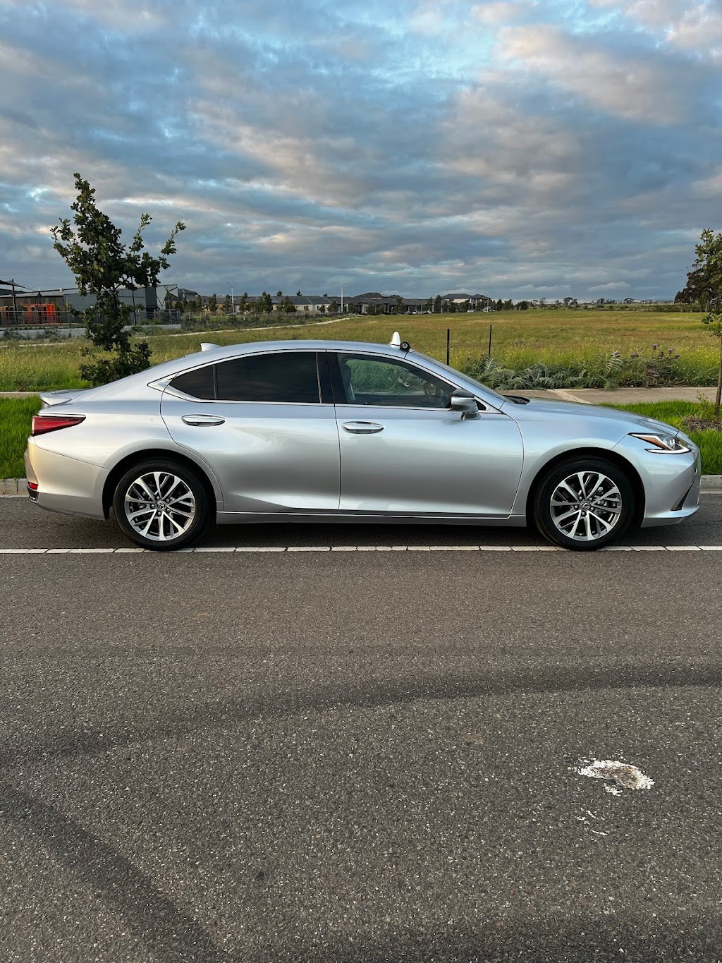 Luxo Cabs | 3 Nectar Ave, Manor Lakes VIC 3024, Australia | Phone: (03) 8488 8052