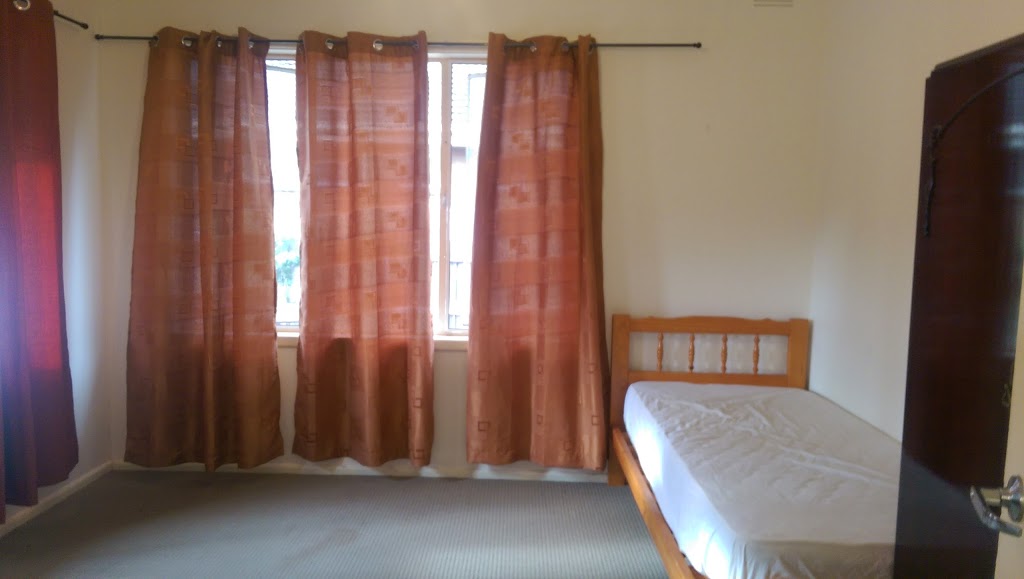 Accommodation Dandenong Room | lodging | 42 Ingrid St, Dandenong VIC 3175, Australia | 0423868081 OR +61 423 868 081