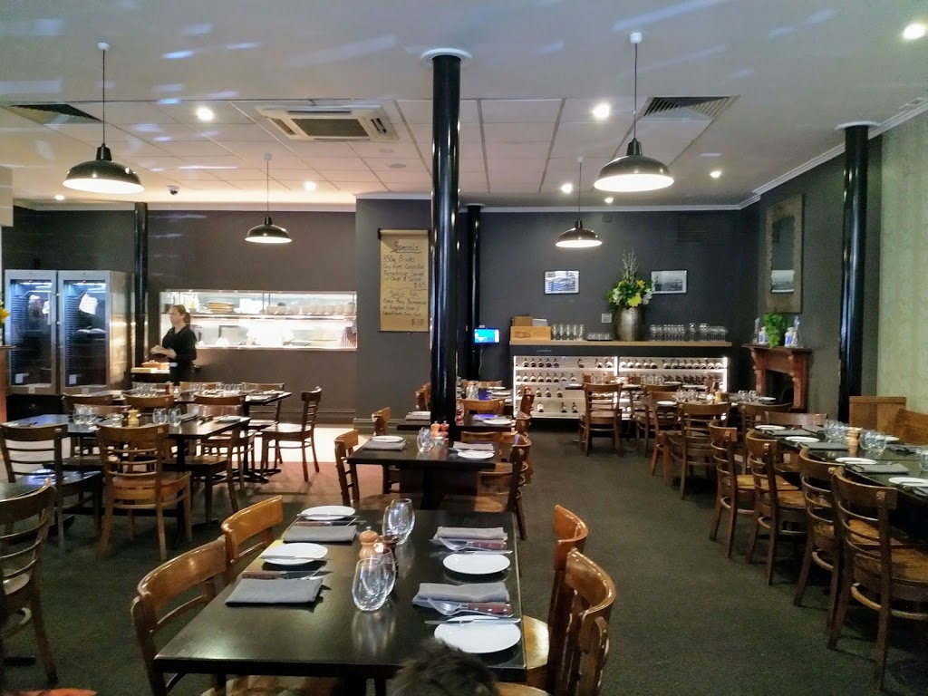 Station Hotel | restaurant | 59 Napier St, Footscray VIC 3011, Australia | 0398100085 OR +61 3 9810 0085