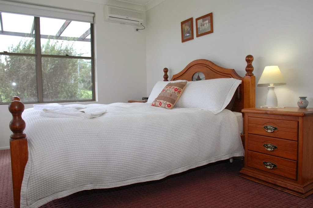 Dam It Getaway | 81 Kia Ora Hill Rd, Gloucester NSW 2422, Australia | Phone: (02) 6558 4272