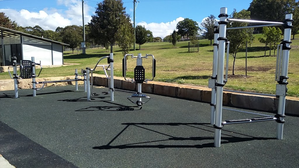 Black Gully Reserve Public Toilets and outdoor gym | gym | 82 Holberton St, Newtown QLD 4350, Australia