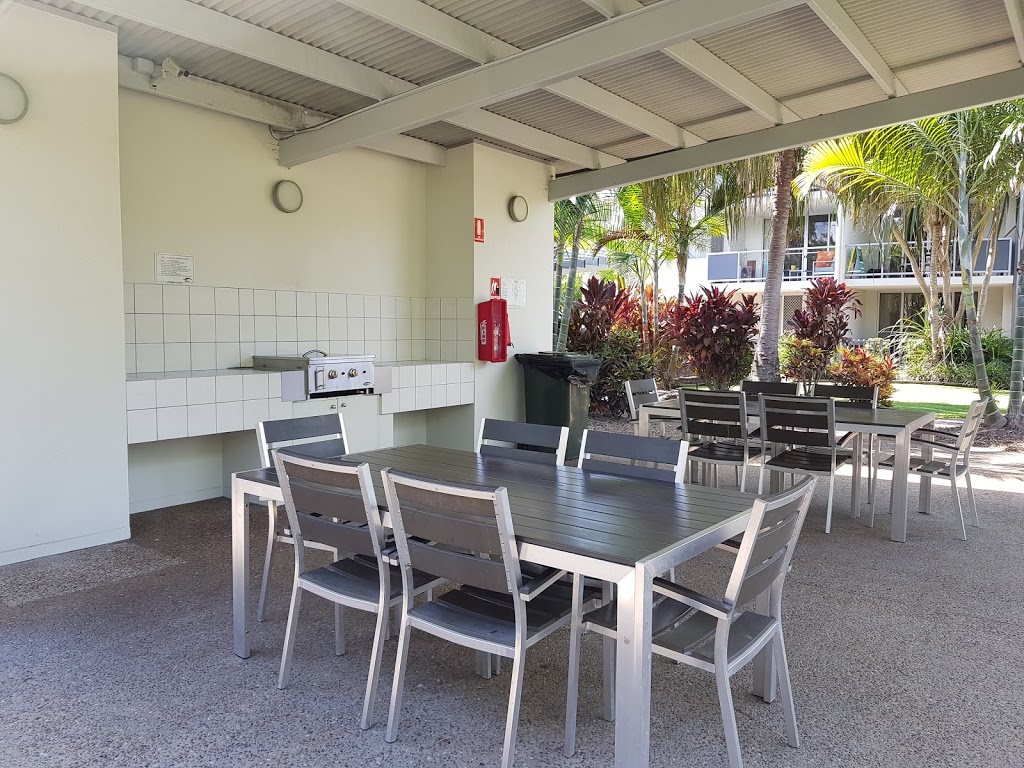 Whale Cove Apartments | lodging | 68 Pulgul St, Urangan QLD 4655, Australia | 0741947000 OR +61 7 4194 7000