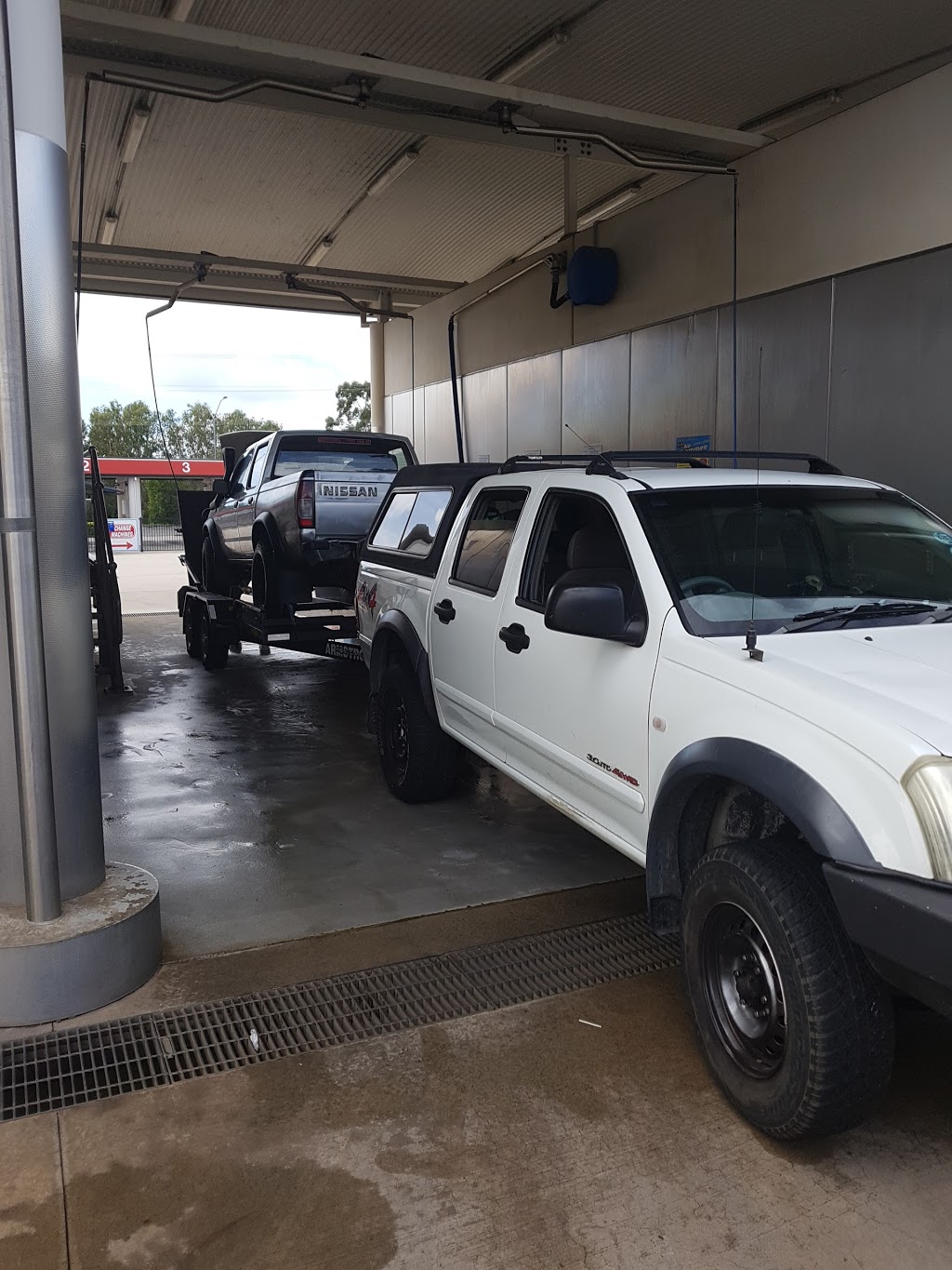 Hippos Super Car Wash | car wash | 721 Deception Bay Rd, Rothwell QLD 4022, Australia | 0732041200 OR +61 7 3204 1200