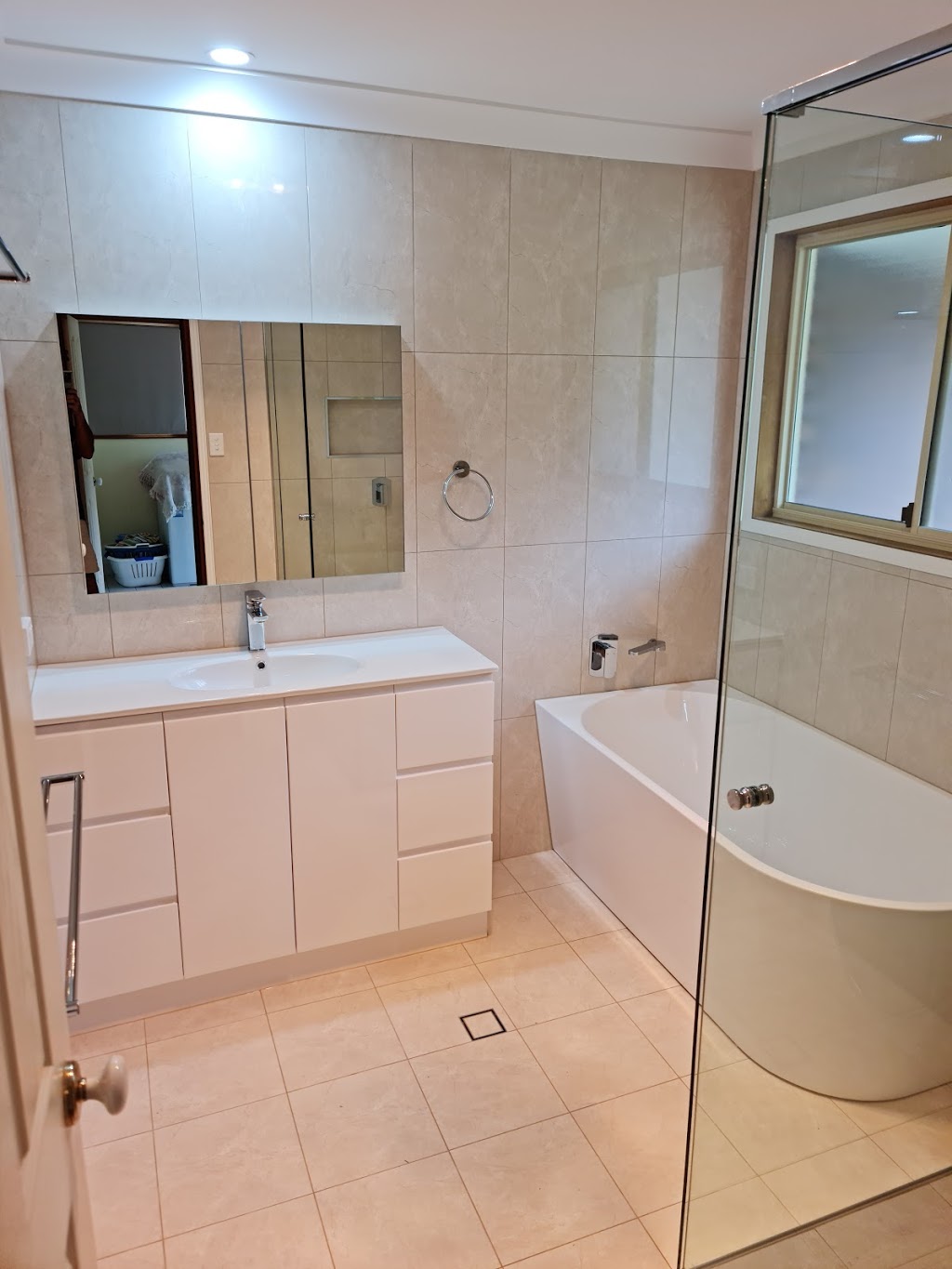 Barrs Bathroom Renovations | 11 Sourris Ct, Caboolture QLD 4510, Australia | Phone: 0409 332 313