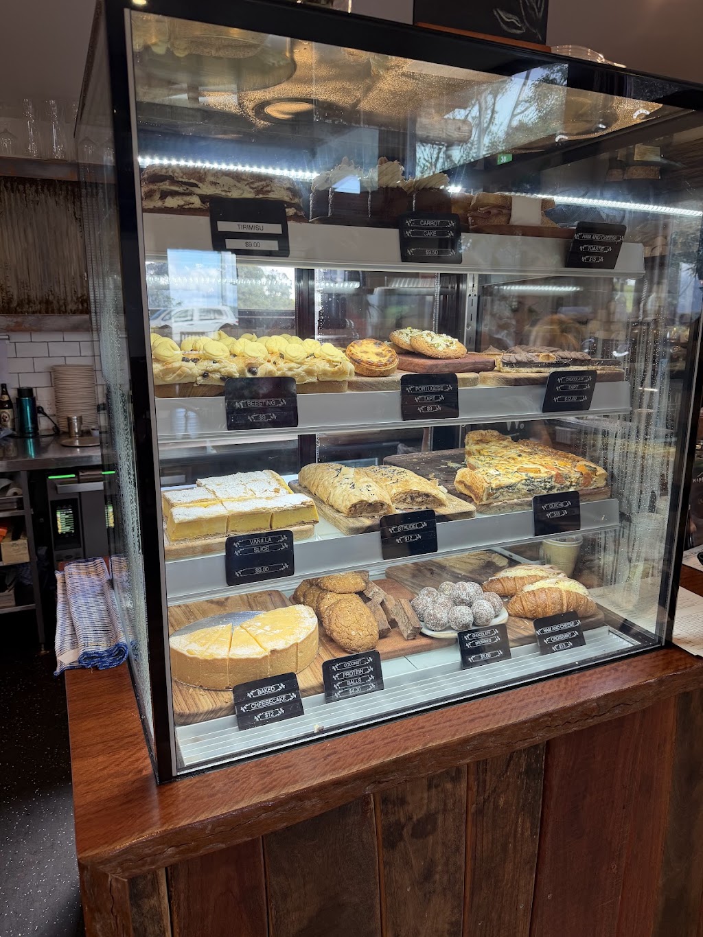 Walden | 1696 Beechmont Rd, Beechmont QLD 4211, Australia | Phone: 0498 348 393
