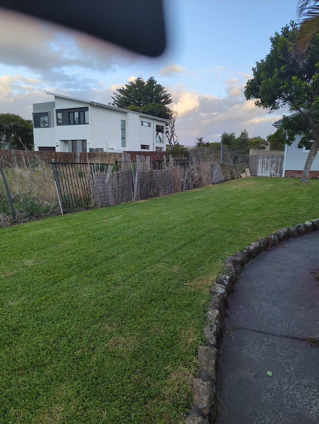 Budget lawns plus | 39 Secret Corner Rd, Rathmines NSW 2283, Australia | Phone: 0402 770 362