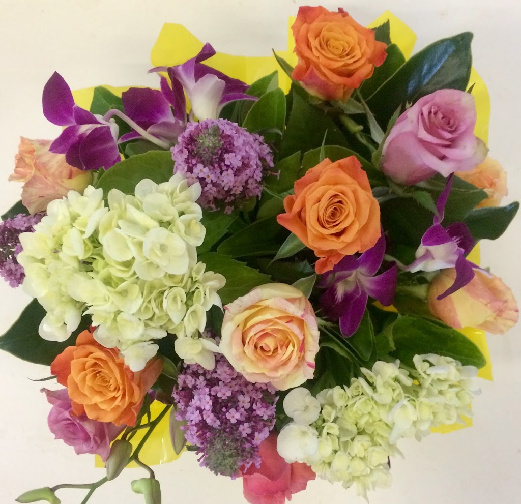 Tarees Daralea Florist & Garden Shop | florist | 42 Chatham Ave, Taree NSW 2430, Australia | 0265521382 OR +61 2 6552 1382