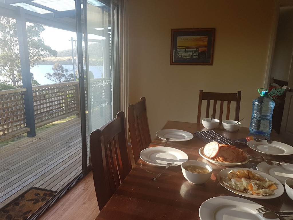 Sommers Bay Beach House | 637 Sommers Bay Rd, Murdunna TAS 7178, Australia | Phone: 0418 595 314