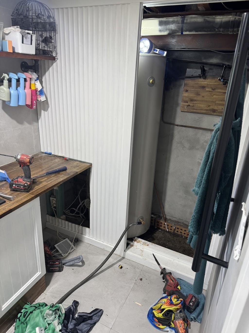 A&A Hot Water Plumbing and Electrical | Unit 1/16 Mitchell Rd, Cardiff NSW 2285, Australia | Phone: 0411 553 022