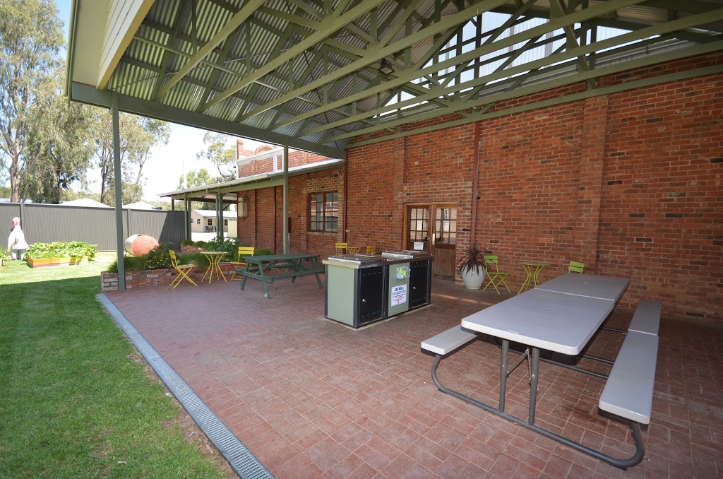 Merool Holiday Park | 131 Merool Rd, Moama NSW 2731, Australia | Phone: 1300 637 665