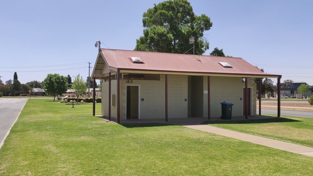 Robinvale Public Toilet | lodging | 91 Perrin St, Robinvale VIC 3549, Australia
