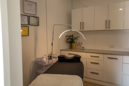 Golden Beauty Bar | 1109 Peats Ridge Rd, Peats Ridge NSW 2250, Australia | Phone: 0437 016 592