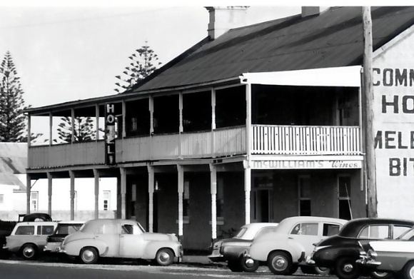 The Oak & Anchor Hotel | lodging | 9 Bank St, Port Fairy VIC 3284, Australia | 0355681018 OR +61 3 5568 1018