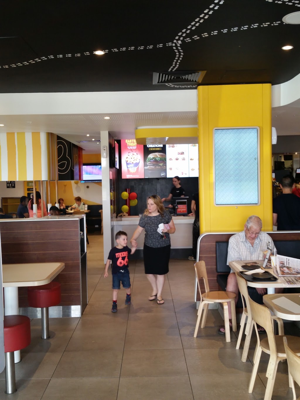 McDonalds Cranbourne North | cafe | 1410 Thompsons Rd, Cranbourne North VIC 3977, Australia | 0359914963 OR +61 3 5991 4963