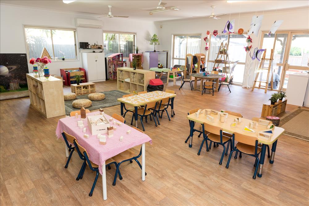 Victoria Point Early Learning Centre | school | 73-77 Benfer Rd, Victoria Point QLD 4165, Australia | 1800413885 OR +61 1800 413 885