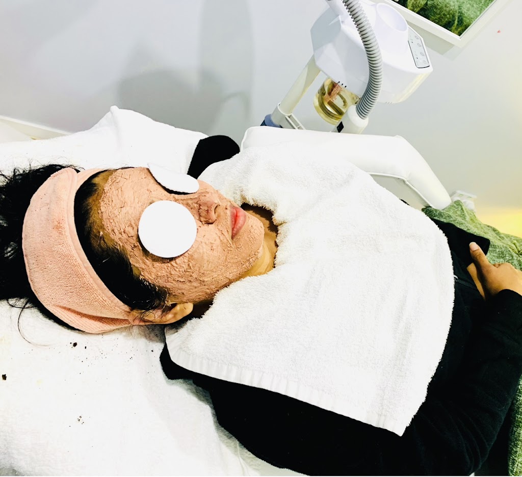 Lavish Beauty Lounge | 7 Apple Orchard St, Bardia NSW 2565, Australia | Phone: 0425 908 111