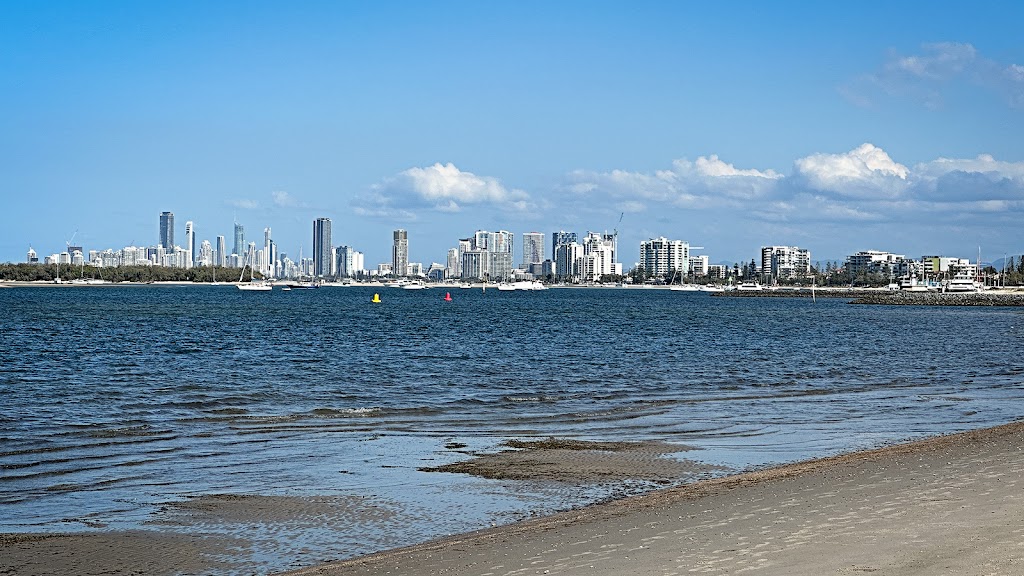 Ocean Suites on Jennifer | 10 Jennifer Ave, Runaway Bay QLD 4216, Australia | Phone: 0488 812 101