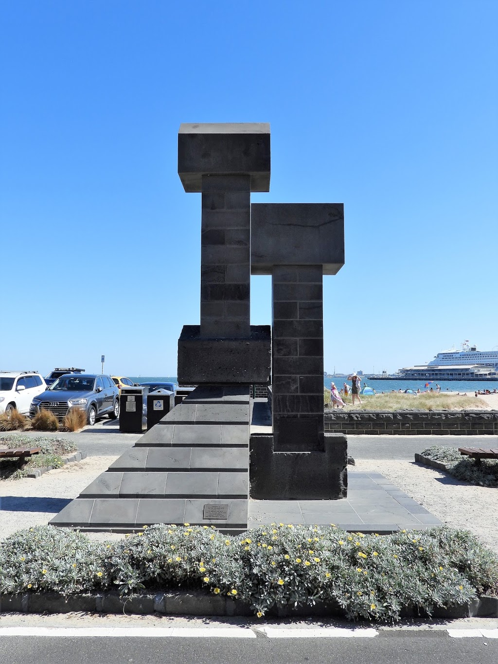 Bicentennial Memorial | Beach St, Port Melbourne VIC 3207, Australia | Phone: (03) 9209 6777