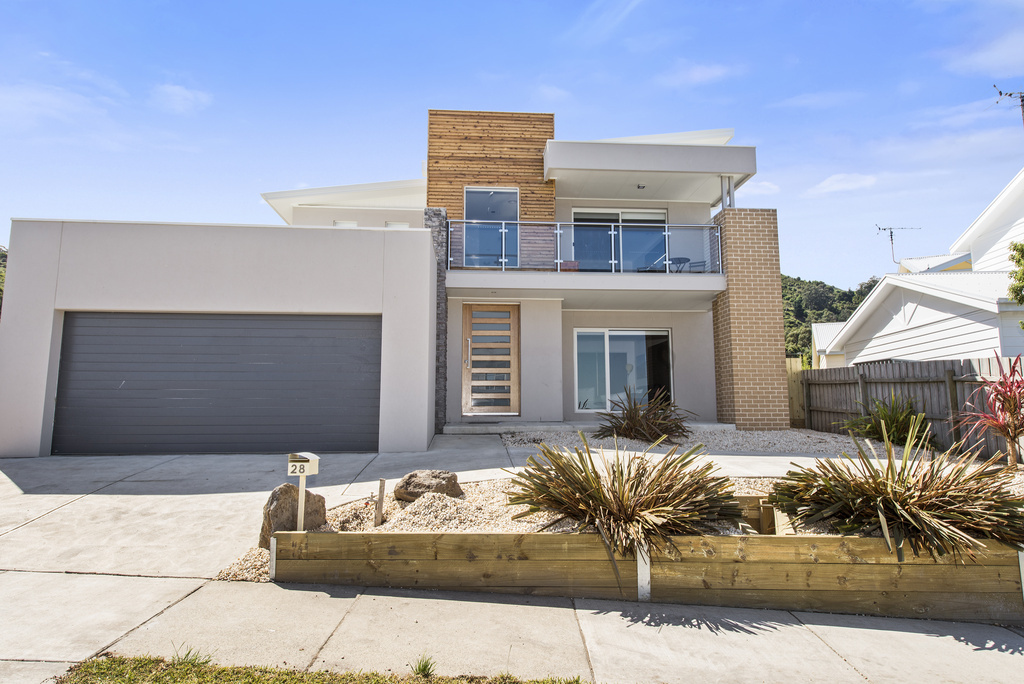 SHELLINA HOLIDAY HOME APOLLO BAY | 28 Seaview Dr, Apollo Bay VIC 3233, Australia | Phone: (03) 5237 2600