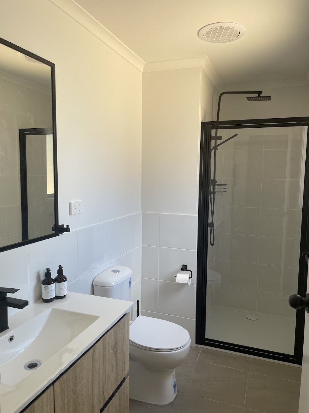 Riverina Valais blacknose sheep & farmstay | 4100 Barooga-Tocumwal Rd, Tocumwal NSW 2714, Australia | Phone: 0405 136 515