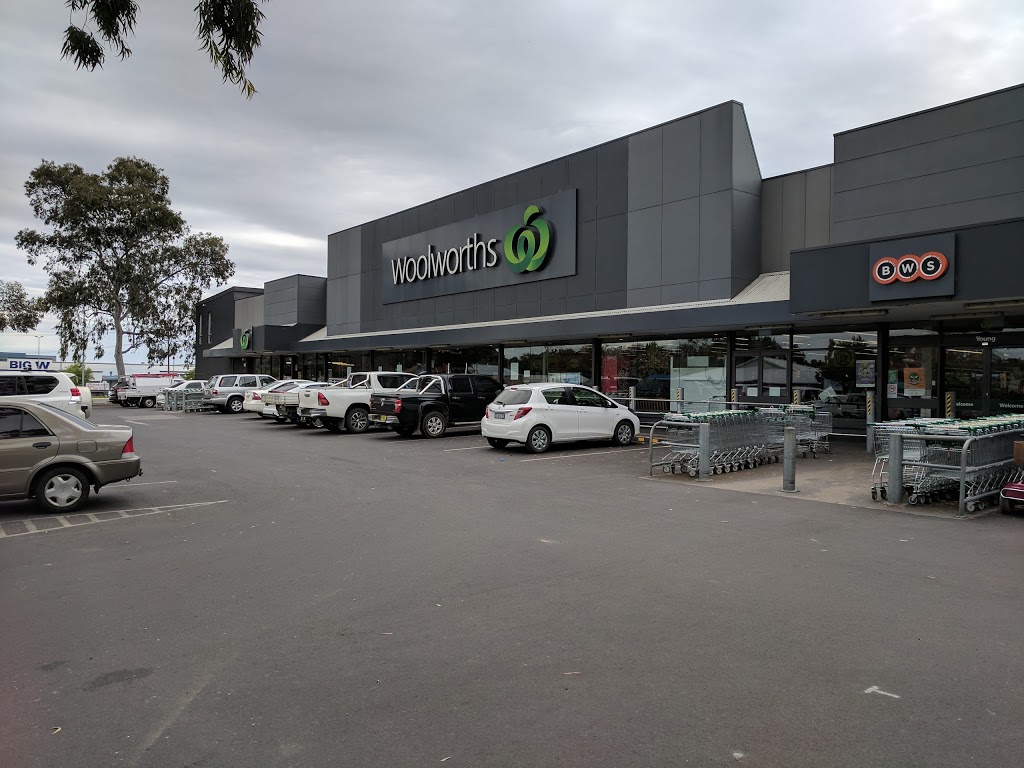 Woolworths Young | supermarket | 263 Boorowa St, Young NSW 2594, Australia | 0263813102 OR +61 2 6381 3102