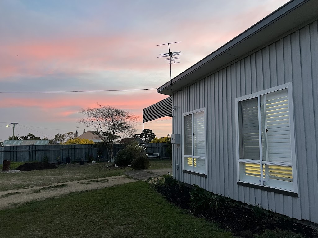 Ladybug Cottage | 12 Constance St, Dunalley TAS 7177, Australia | Phone: 0409 974 688