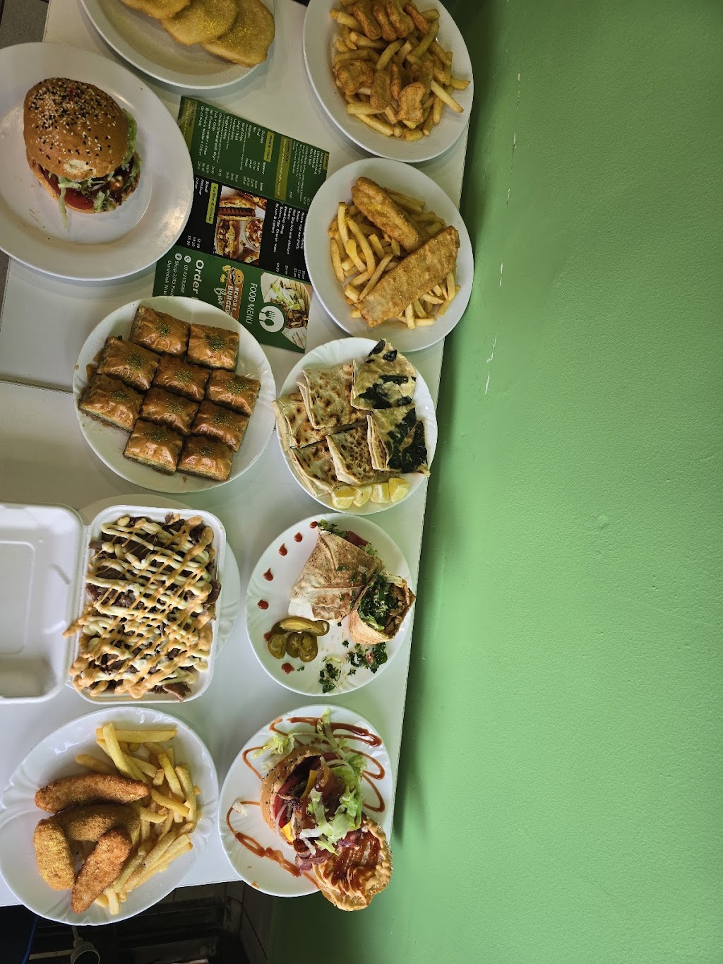 Kebab And Burger Bar Ourimbah | Shop 2/35 Pacific Hwy, Ourimbah NSW 2258, Australia | Phone: 43032825