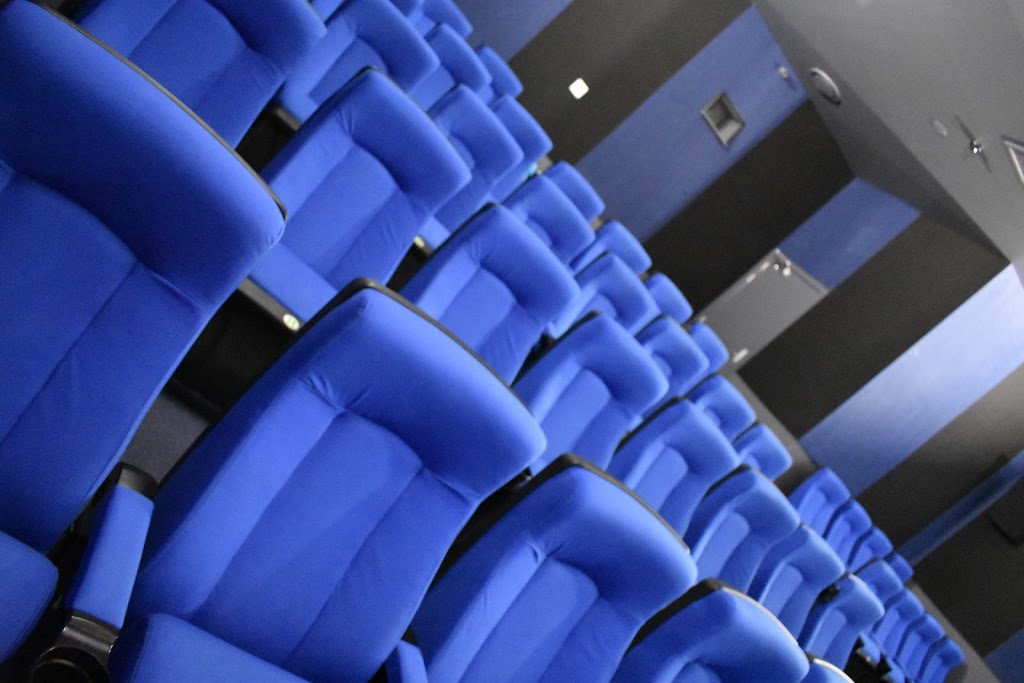 Boat Club Cinema | movie theater | Buccaneer Dr, Urangan QLD 4655, Australia | 0741978707 OR +61 7 4197 8707