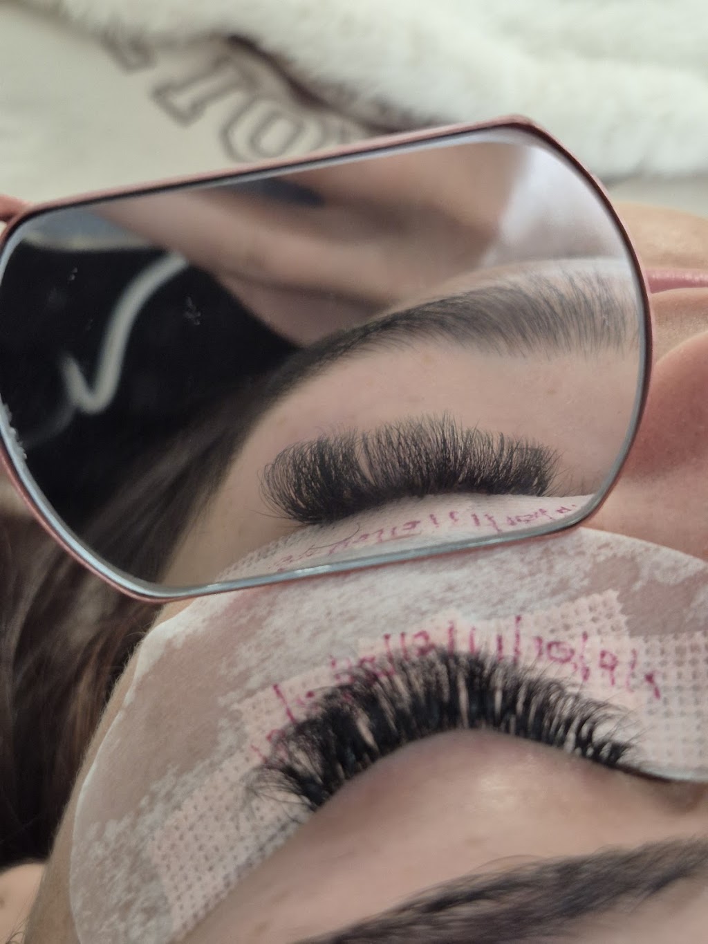 Lash Bloom CQ | 5 Donovan Cres, Dysart QLD 4745, Australia | Phone: 0483 799 254