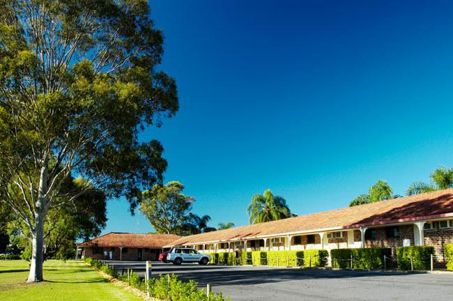 Lakeside Lodge Motel | 100 Bruxner Hwy, South Lismore NSW 2480, Australia | Phone: (02) 6621 7376