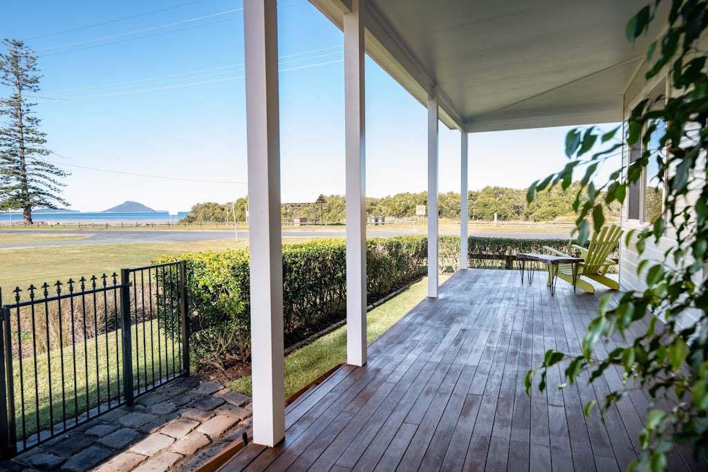 Black Possum Cottage | 17 Curlew Ave, Pindimar NSW 2324, Australia | Phone: (02) 4997 1300