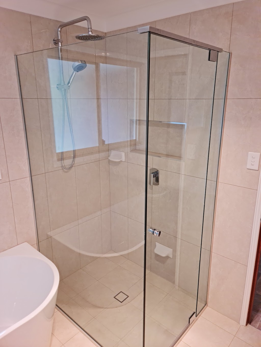 Barrs Bathroom Renovations | 11 Sourris Ct, Caboolture QLD 4510, Australia | Phone: 0409 332 313