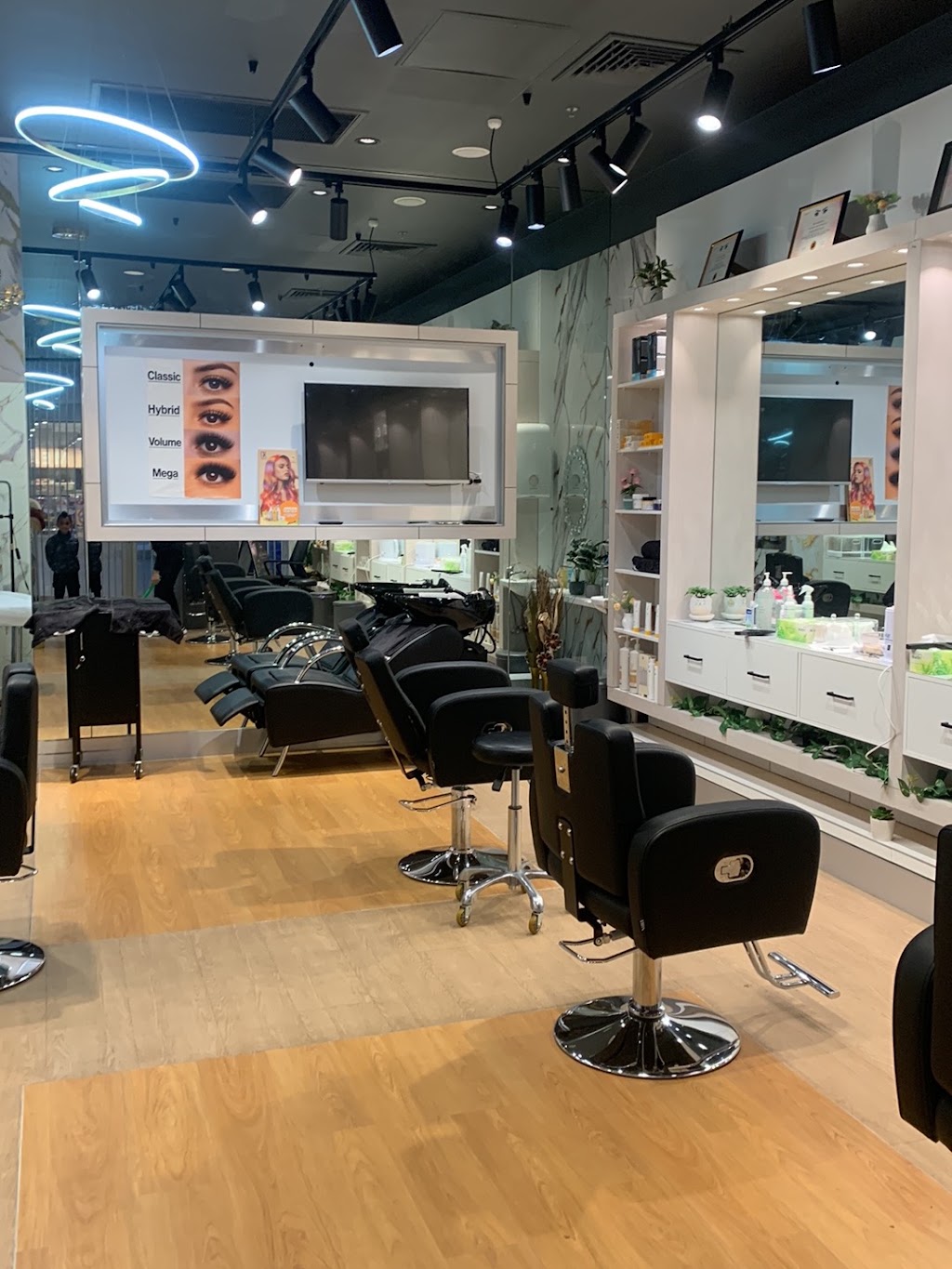 The lash and Glow Beauty Parlour | B Lansell square, Shop 137/267 High St, Kangaroo Flat VIC 3555, Australia | Phone: 0422 841 529