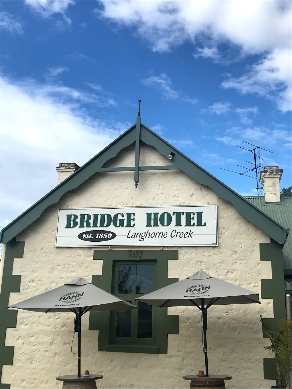 Bridge Hotel | Langhorne Creek | lodging | 70 Bridge Rd, Langhorne Creek SA 5255, Australia | 0885373010 OR +61 8 8537 3010
