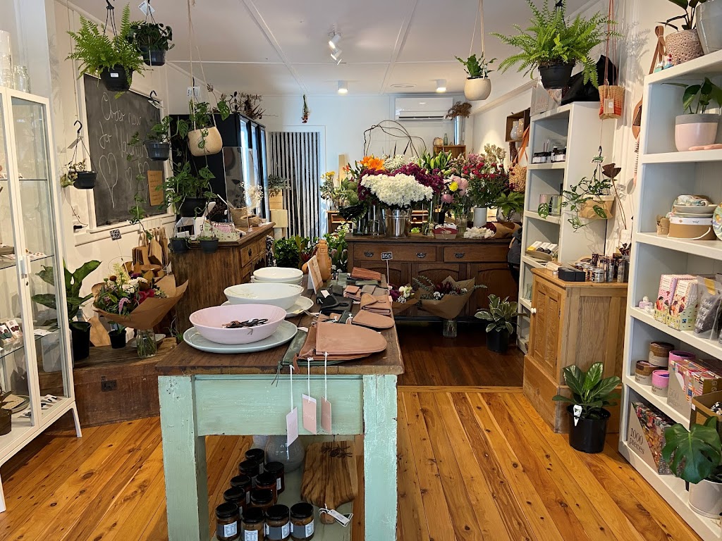 Twig and Blossom Florist Narooma | 4-6 Noorooma Cres, Narooma NSW 2546, Australia | Phone: 0483 864 098