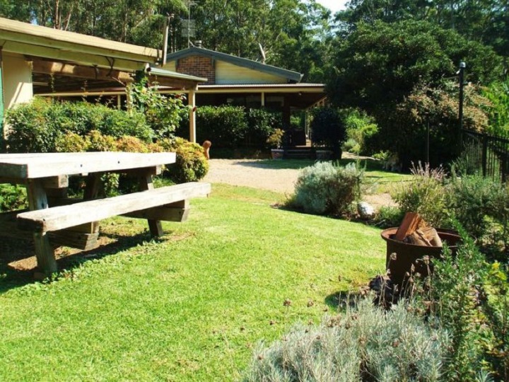 Cottage Valley Farm Stay | 732 The Ridge Rd, Malua Bay NSW 2536, Australia | Phone: 0419 251 106