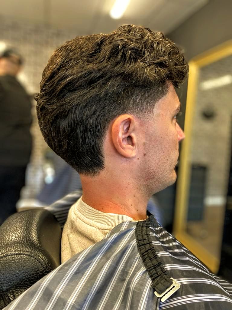 Sunset Barber sussex inlet /manyana | 5/196 Jacobs Dr, Sussex Inlet NSW 2540, Australia | Phone: 0474 072 342